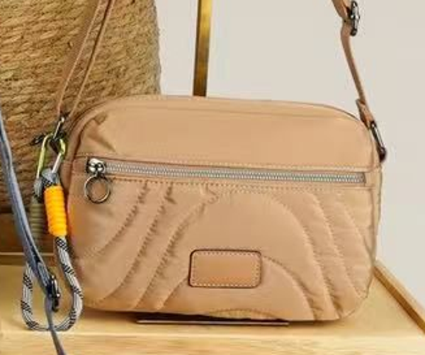 BOLSO BANDOLERA ACOLCHADO 22x17cm