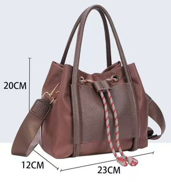 BOLSO CUADRADO MATERIAL CIERRE 23x20cm