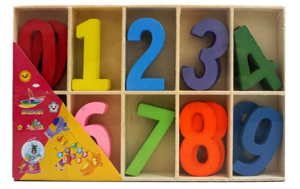 NUMEROS MADERA COLORES SET 50pz