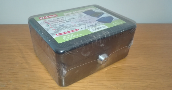 CAJA DE CAUDALES MEDIANA
