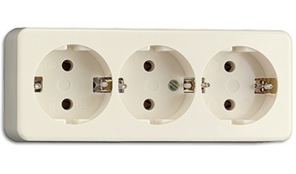 ENCHUFE SUPERFICIE TRIPLE SCHUKO