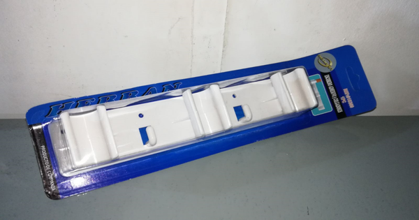 COLGADOR TRIPLE PARA CEPILLOS