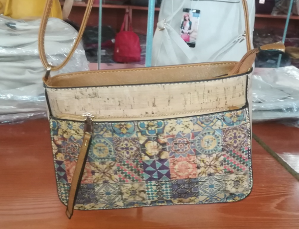 BOLSO BANDOLERA CORCHO DECORADO