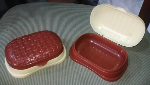 JABONERA PLASTICO CON TAPA