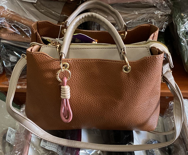BOLSO ALARGADO ASA COLGANTE