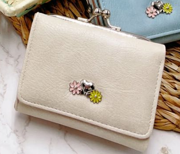 CARTERA SRA. CUADRADA CIERRE ANTIGUO 12x9cm