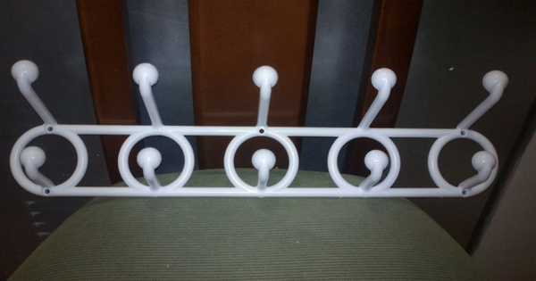 PERCHA PARED PLASTICO 10 POMOS