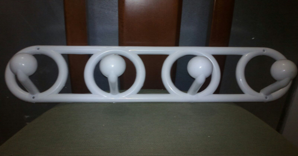PERCHA PARED PLASTICO 4 POMOS