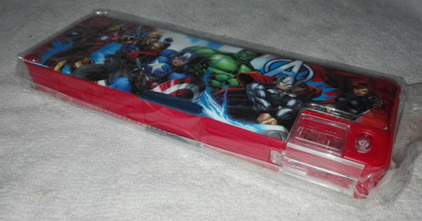 ESTUCHE MAGNETICO SACAPUNTAS AVENGERS