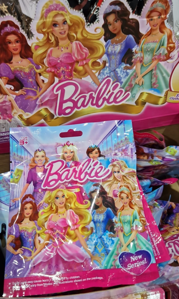 FIGURA SOBRE SORPRESA BARBIE (24)