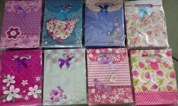 BOLSA REGALO CARTON DECORADA 20x28cm (12)