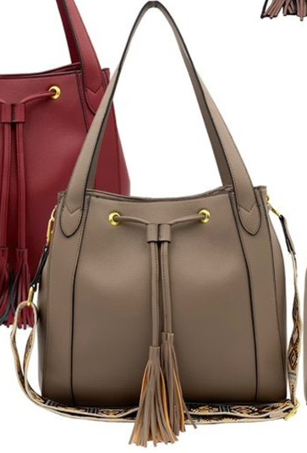 BOLSO CUADRADO MATERIAL BORLAS