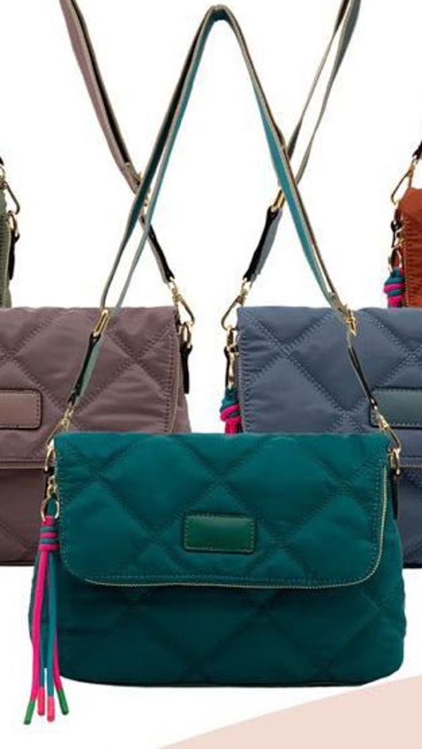 BOLSO CUADRADO BORLAS COLORES