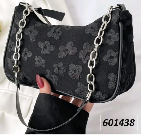 BOLSO BAGUETTE NEGRO FLORES RELIEVE