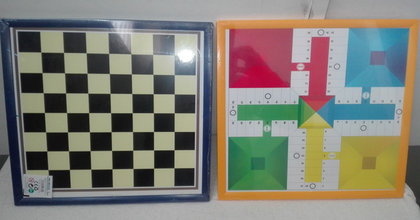 TABLERO PLASTICO PARCHIS/AJEDREZ