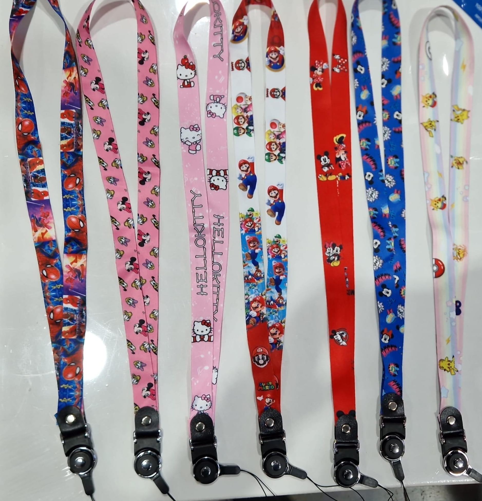 COLGADOR PARA MOVIL/LLAVES PERSONAJES