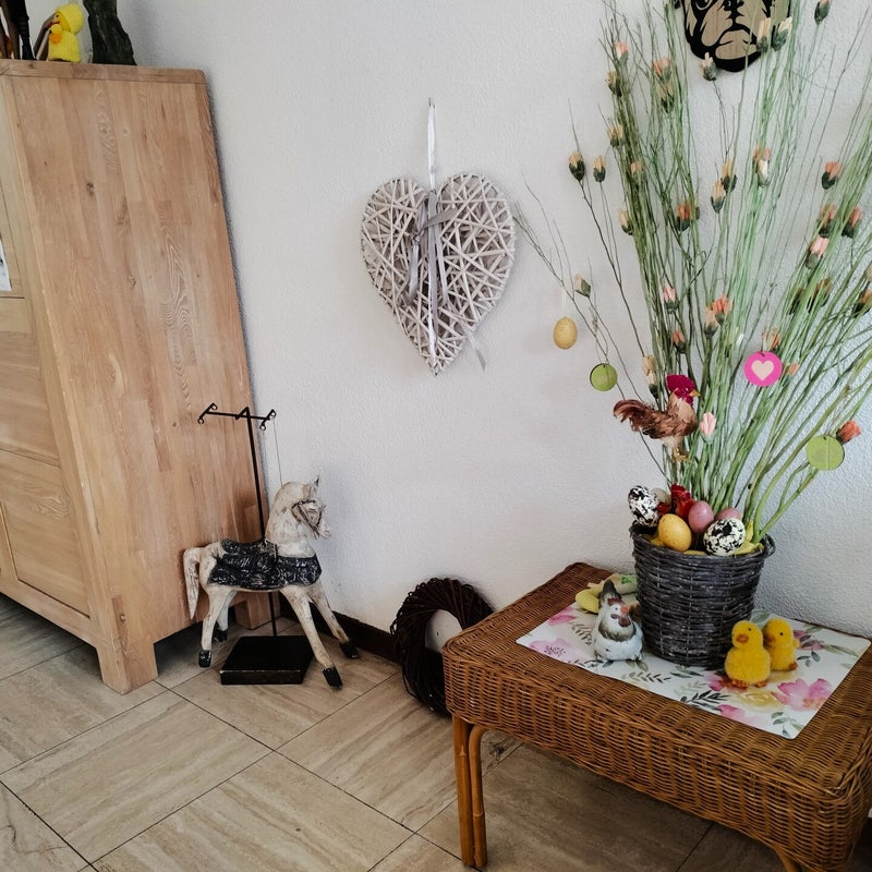 21 maart 2024 - Paashoekje in onze kamer,foto met mijn smartphone.