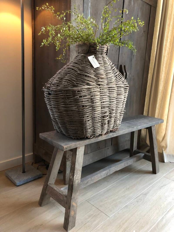 Aura Peeperkorn old farm bank