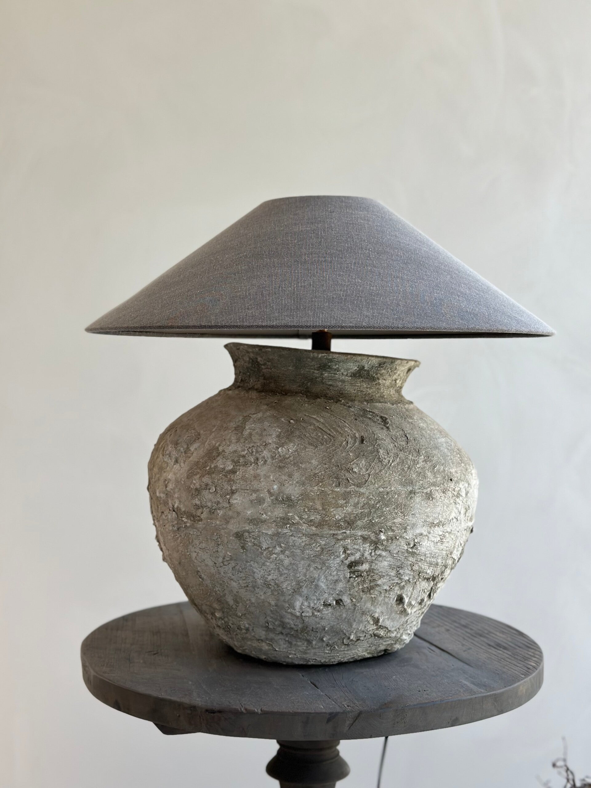 Unieke waterkruik lamp met petkap