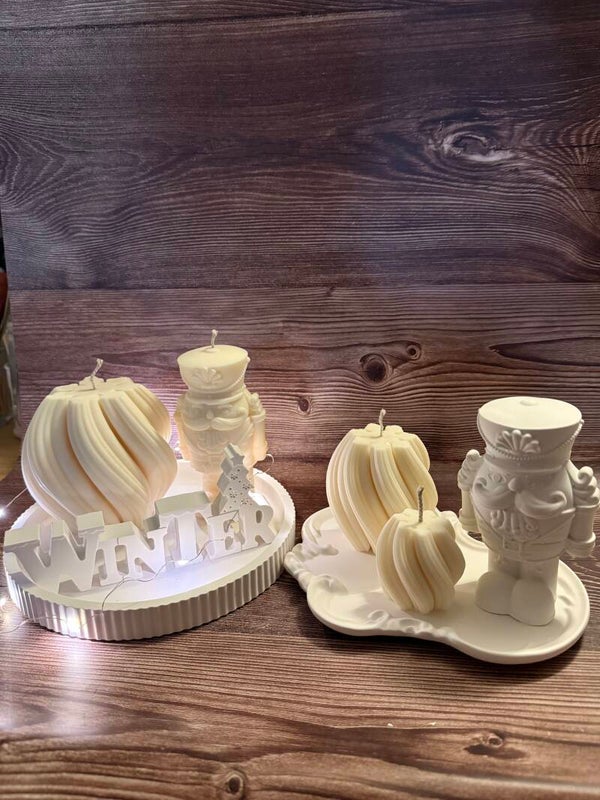 Standkerzen mit Nussknacker