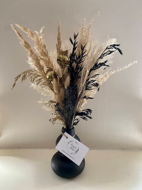 “Vaas mat zwart 15cm met zwart/naturel/goudkleurige droogbloemen”