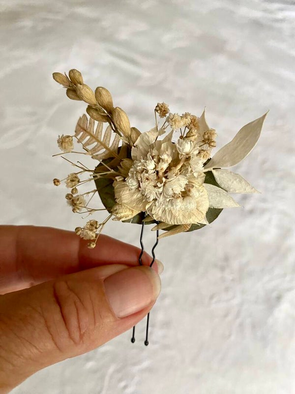 “Haarpin /dotspeld met droogbloemen gelijmd”