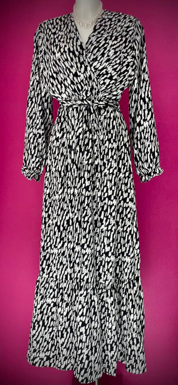 Robe Longue à Motifs – Élégance et Raffinement