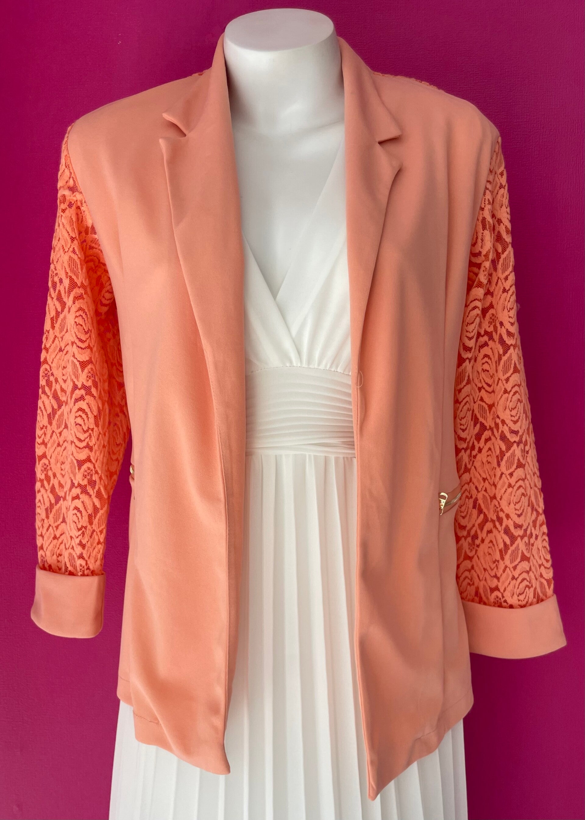 Veste habillée en dentelle – Élégance assurée