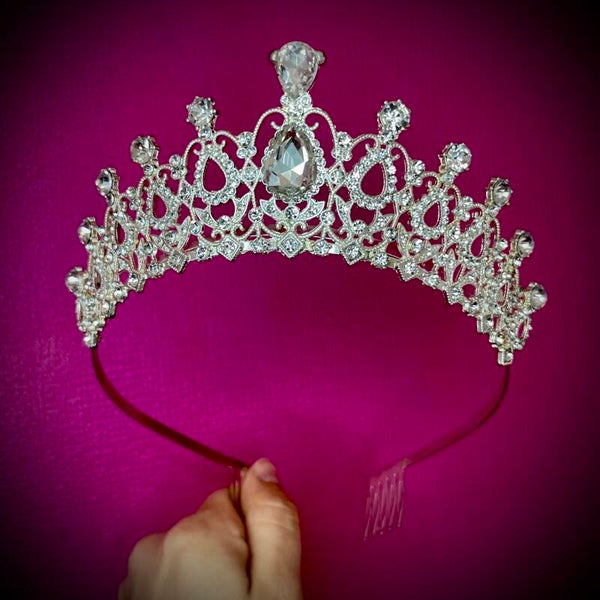 Couronne soirée cérémonie en strass élégance et raffinement