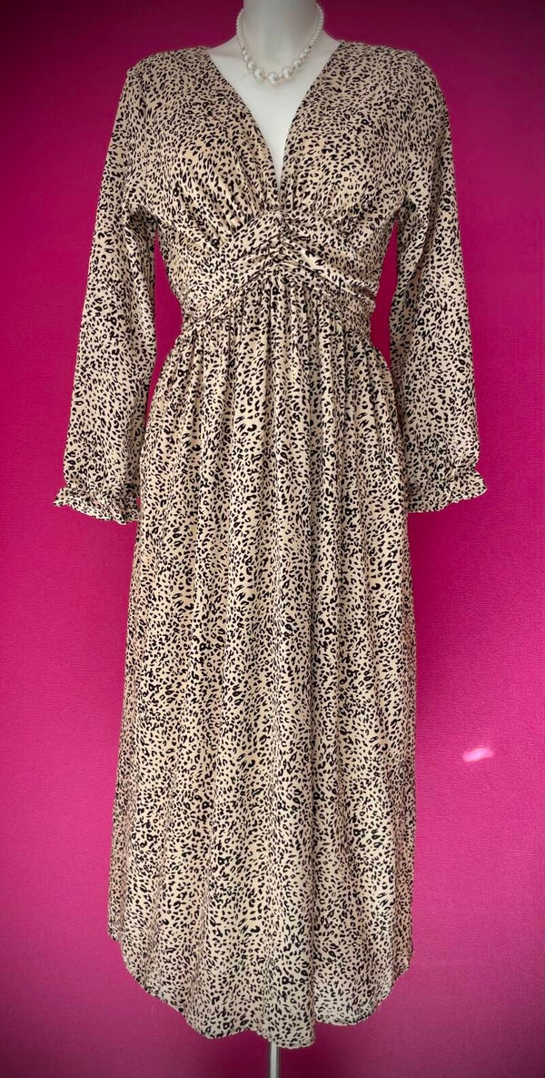 Robe Longue à Motifs – Élégance et Raffinement