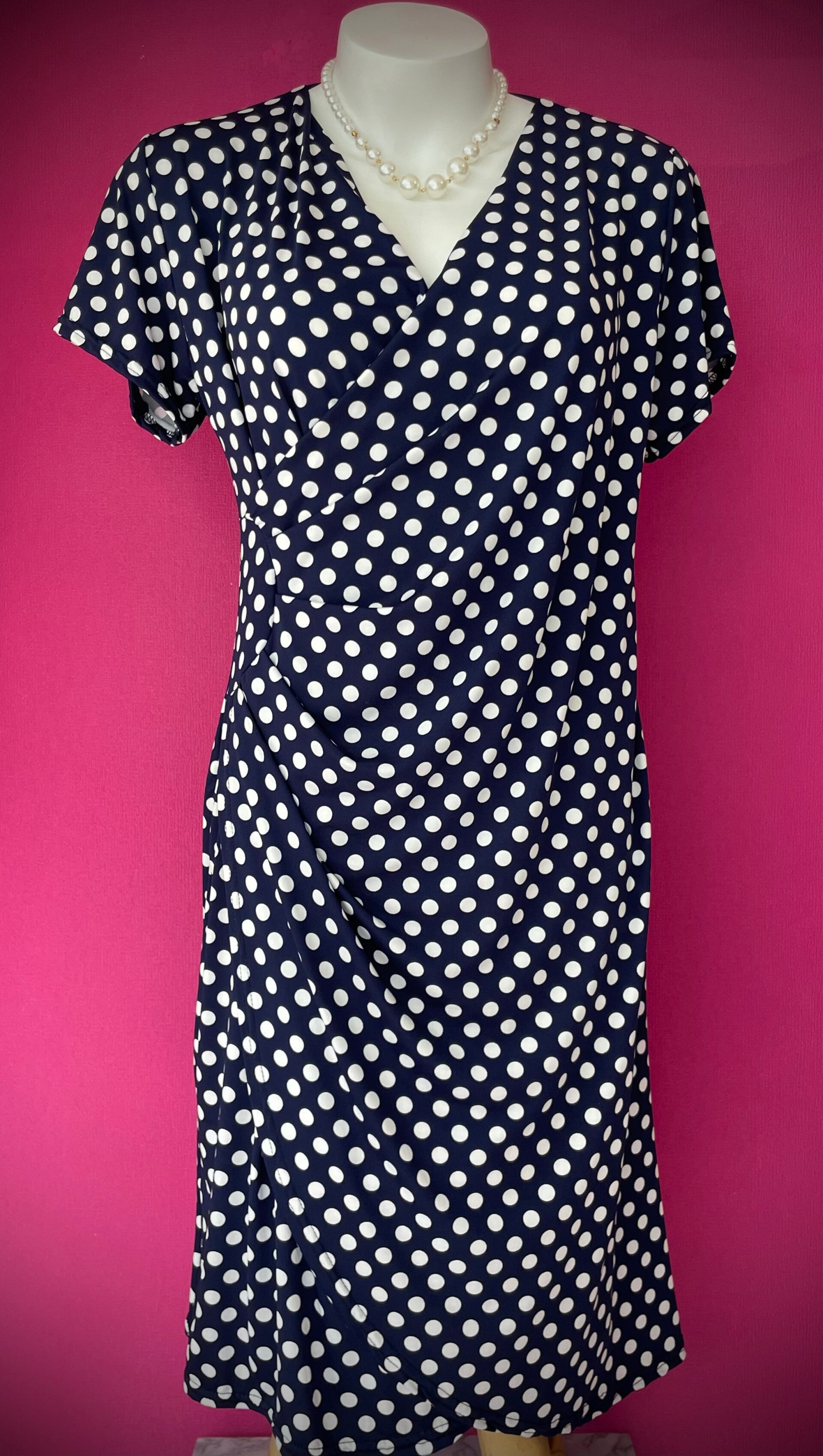 Robe Courte à Motifs – Un Style Intemporel