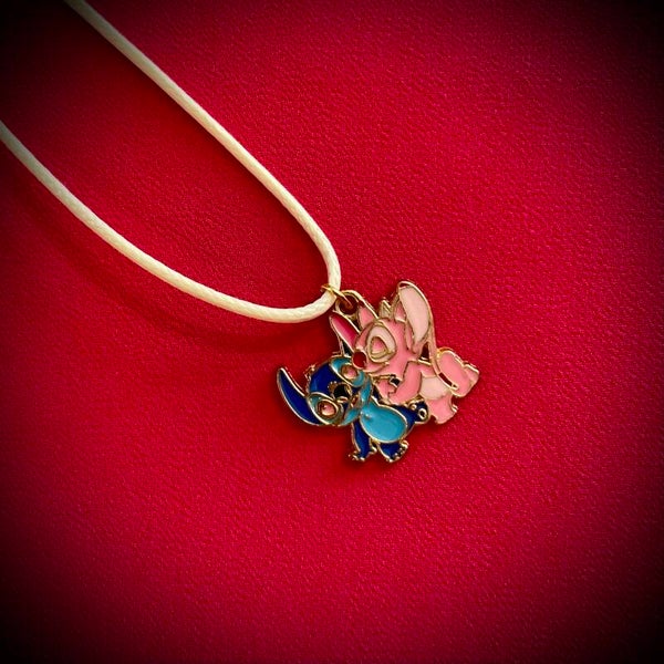 Collier DISNEY avec cordon de couleur aléatoire