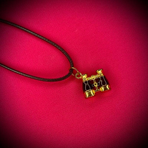 Collier BRELOQUE avec cordon de couleur aléatoire