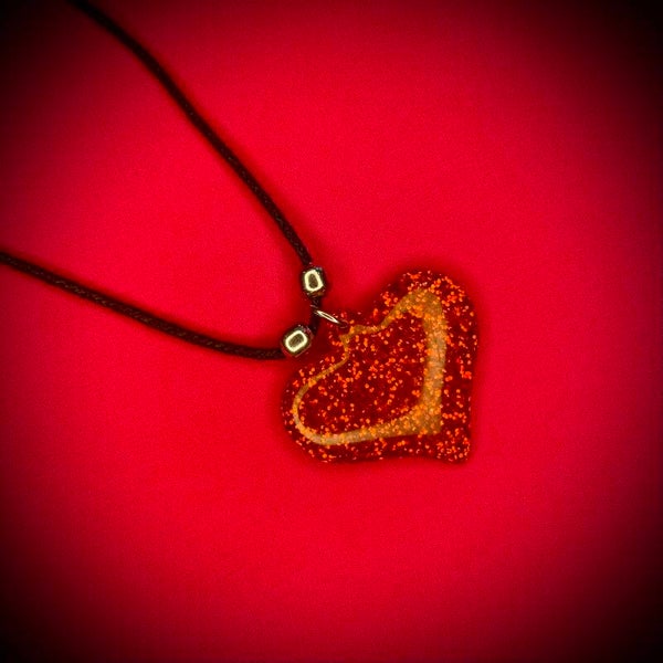 Collier BRELOQUE avec cordon de couleur aléatoire