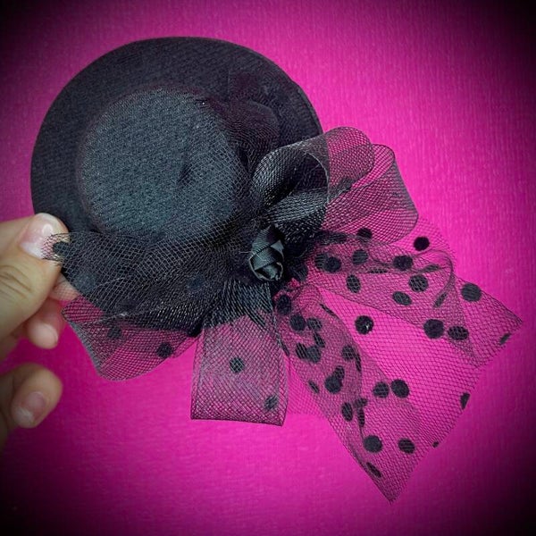 Chapeau à pince pour cheveux