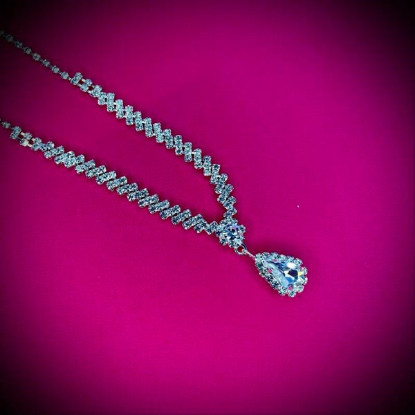 Collier Cérémonie – Strass & Perles