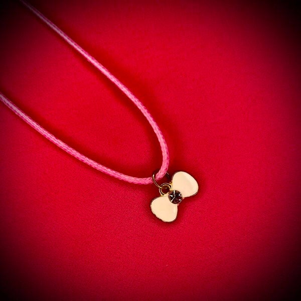 Collier BRELOQUE avec cordon de couleur aléatoire