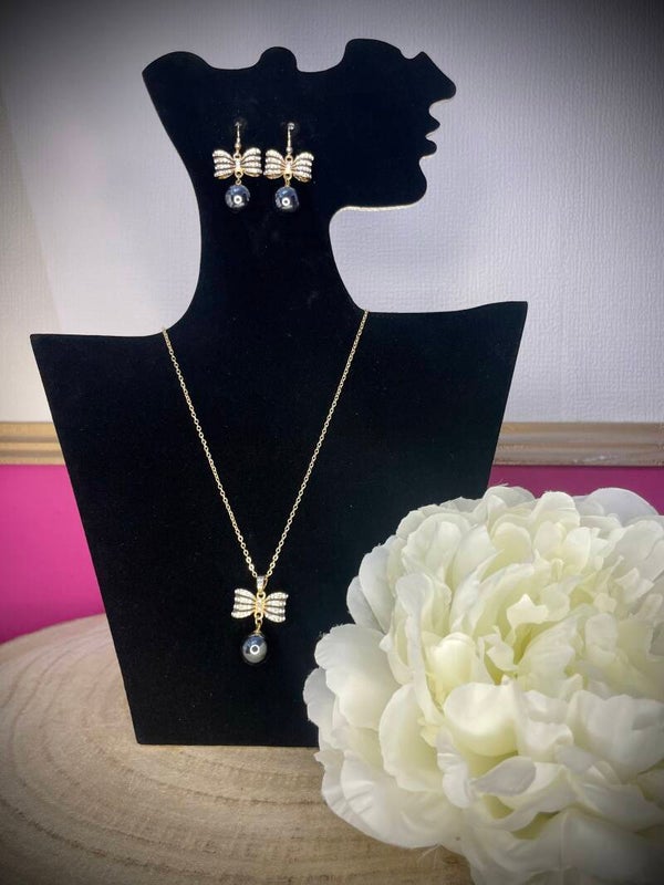 Parure élégante en acier inoxydable – Collier & boucles d’oreilles avec strass et motif