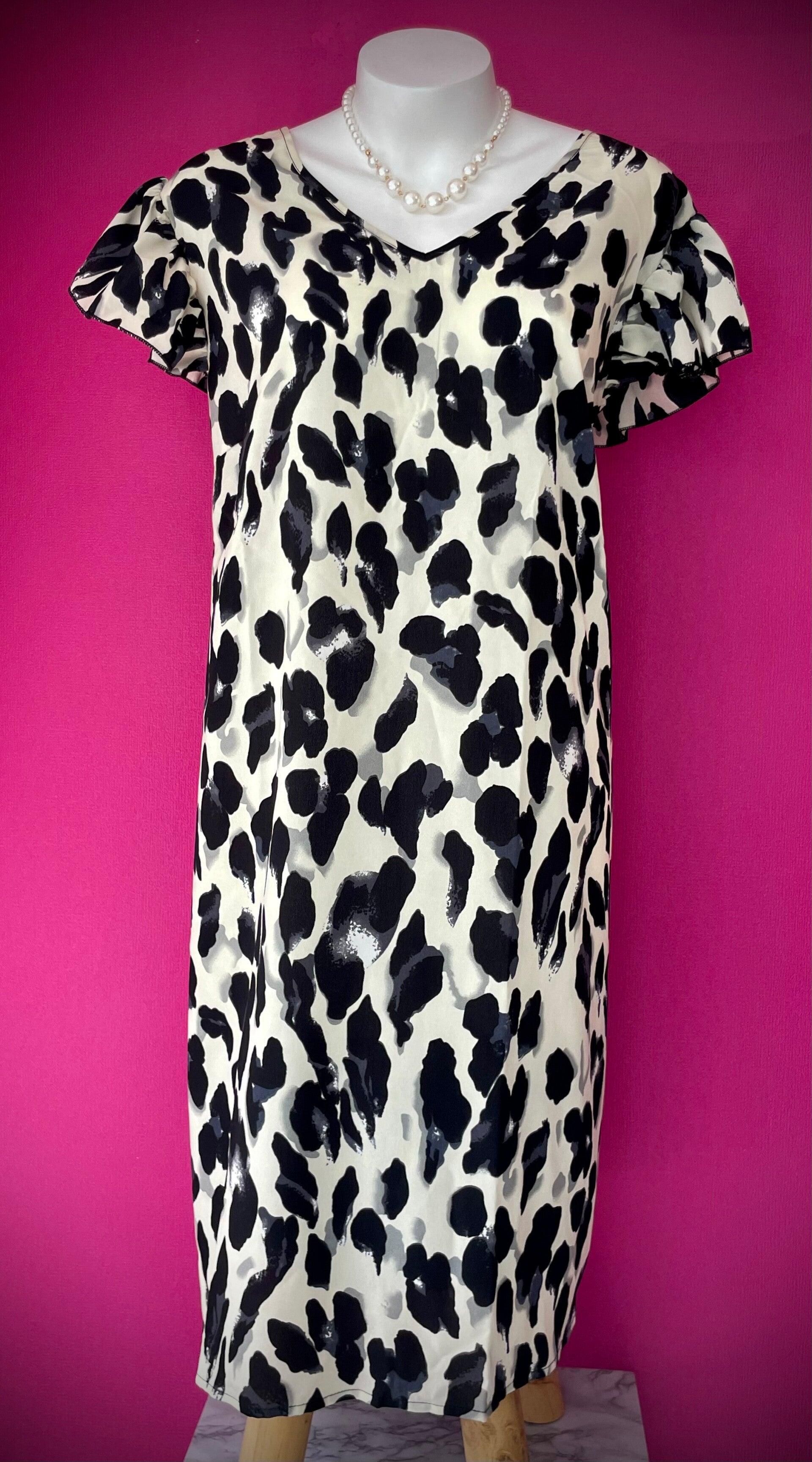 Robe Courte à Motifs – Un Style Intemporel