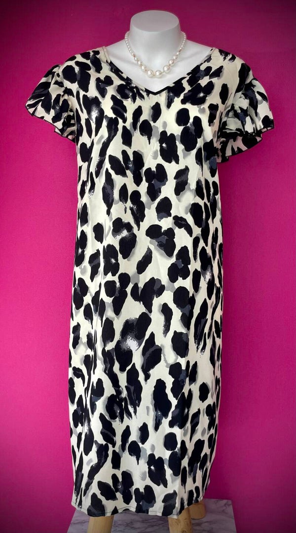 Robe Courte à Motifs – Un Style Intemporel