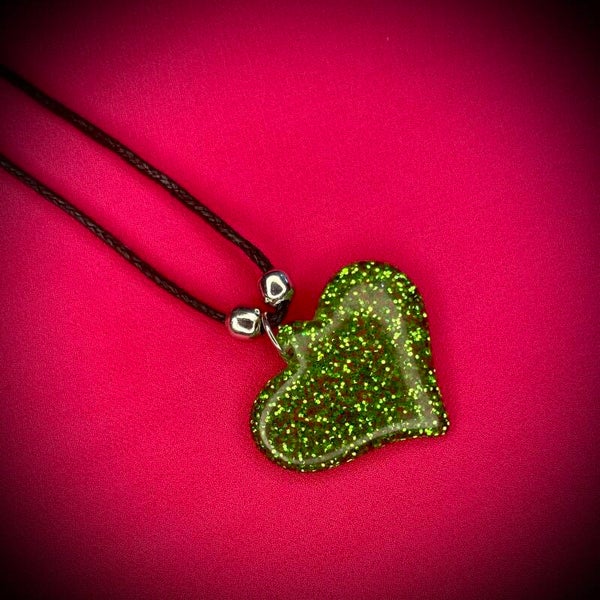 Collier BRELOQUE avec cordon de couleur aléatoire