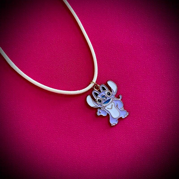Collier DISNEY avec cordon de couleur aléatoire