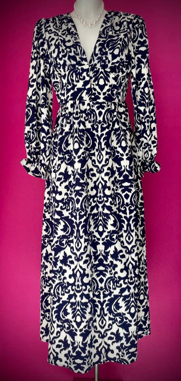 Robe Longue à Motifs – Élégance et Raffinement