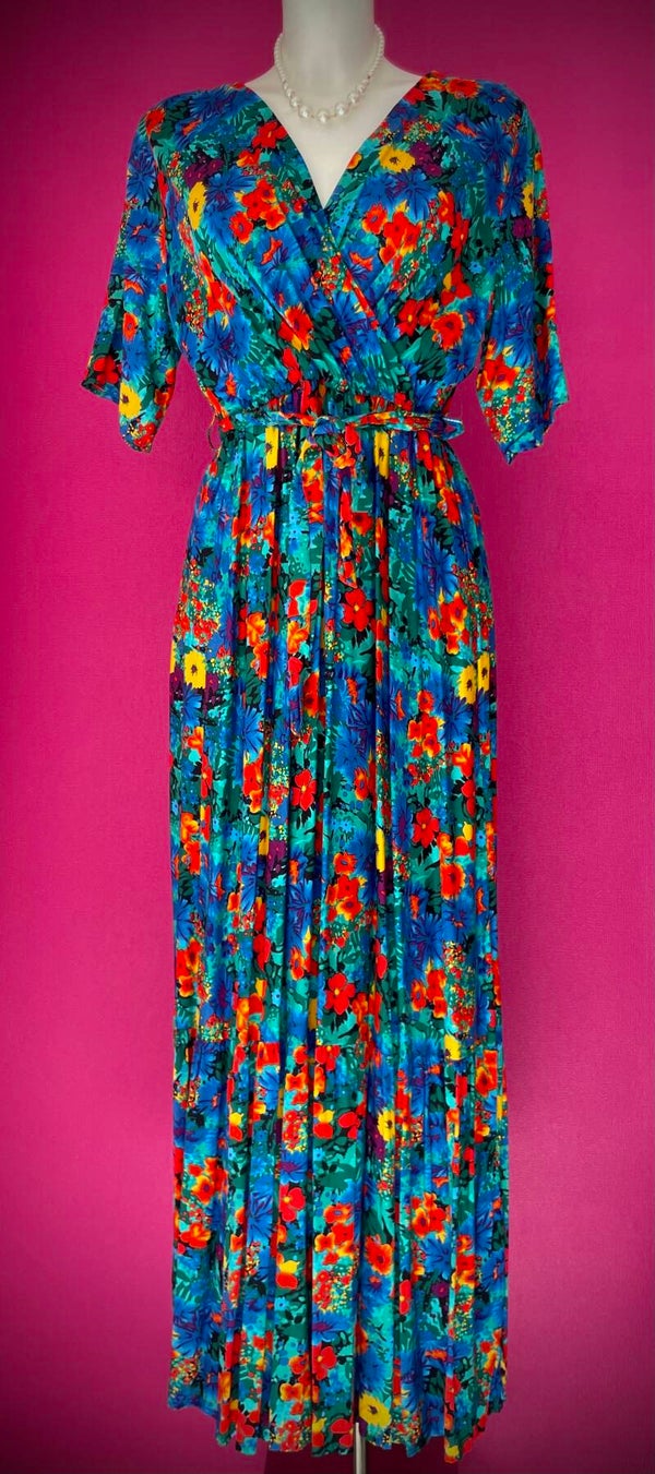 Robe Longue à Motifs – Élégance et Raffinement