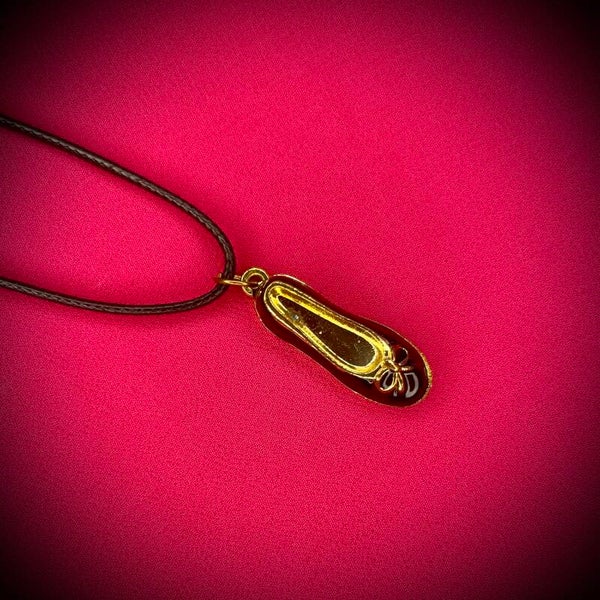 Collier BRELOQUE avec cordon de couleur aléatoire