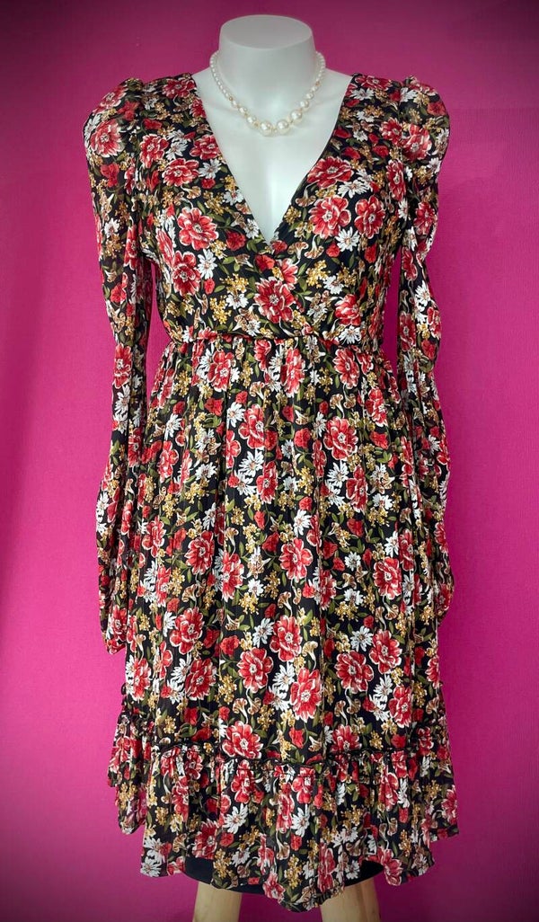Robe Courte à Motifs – Un Style Intemporel