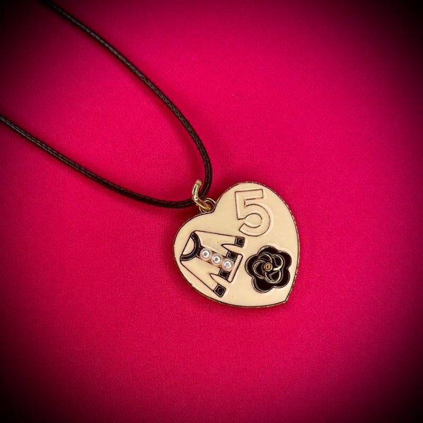 Collier BRELOQUE avec cordon de couleur aléatoire