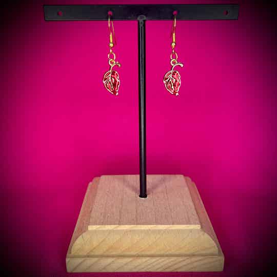 Boucles d’oreilles rouges/bordeaux en acier inoxydable – Motif raffiné