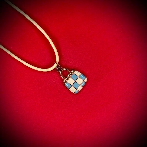 Collier BRELOQUE avec cordon de couleur aléatoire