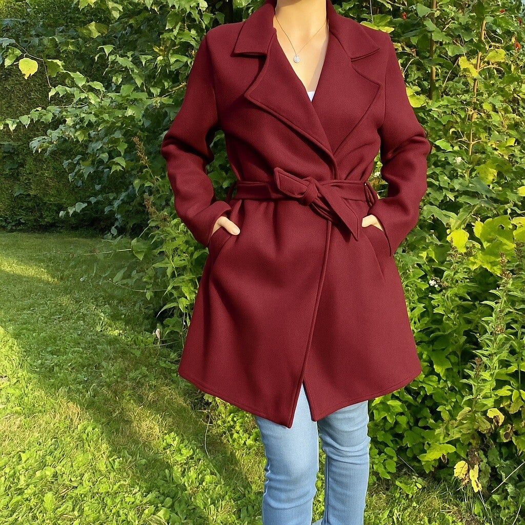 Manteau mi-long ceinturé – Élégance de mi-saison